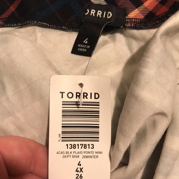 Torrid plaid mini ponte skirt plus size 4 - Picture 4 of 5